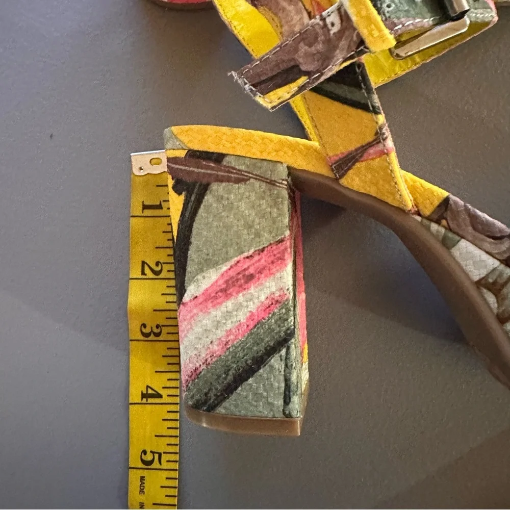 Nine West vallen Strappy platform heels in yellow tropical sz 6